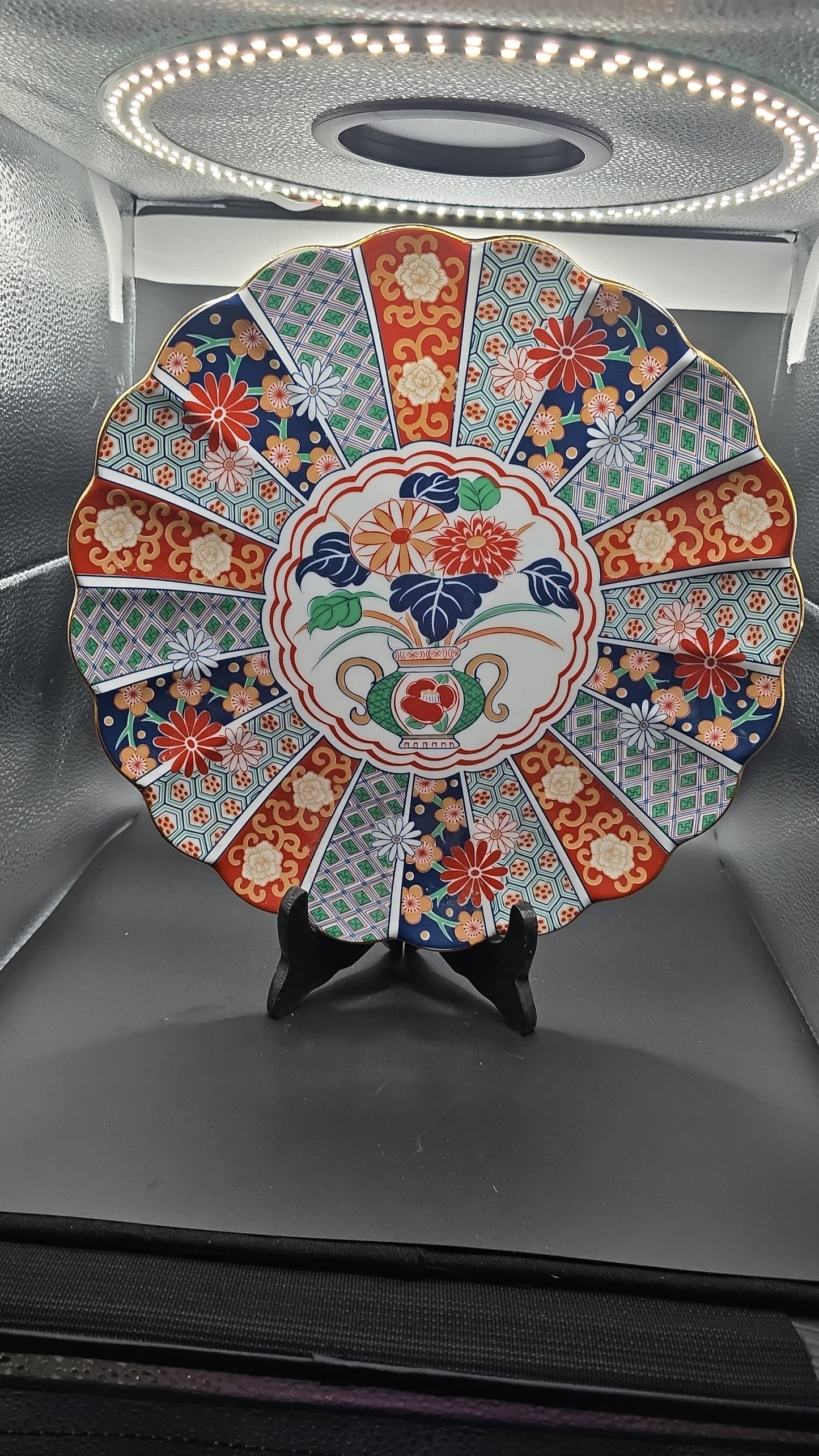 Anita Imari Style Porcelain Platter – Scalloped Edge Floral Design