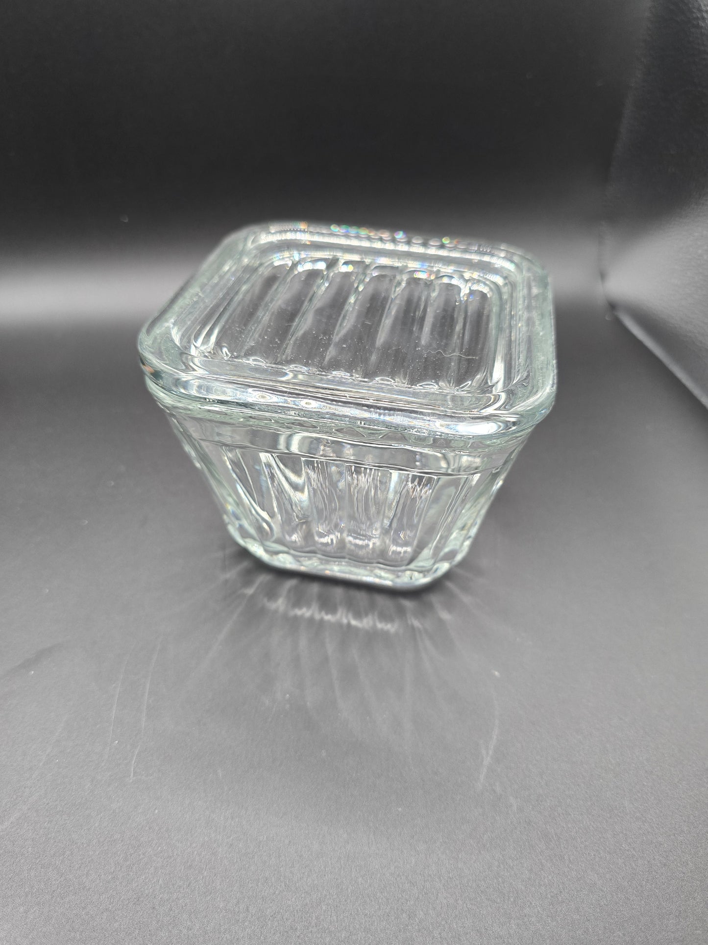 Small ribbed refrigerator dish