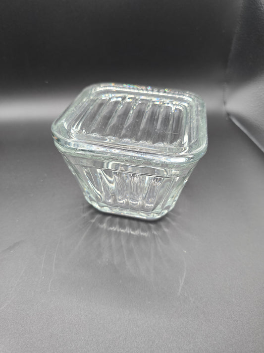 Small ribbed refrigerator dish
